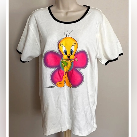 Vintage 1997 Tweety Bird shirt - Picture 8 of 11
